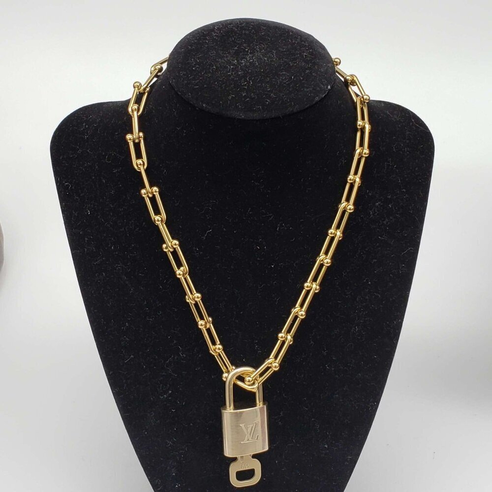 100% Auth Louis Vuitton Lock & Key with Unbranded Gold Plated Chain Necklace - Picture 1 of 11